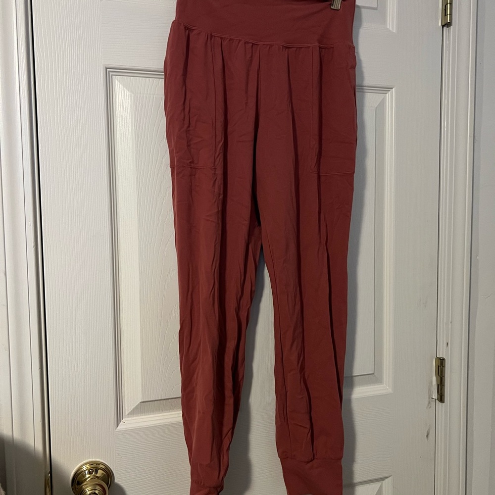 Athleta Salutation Jogger Pants in Rust Red